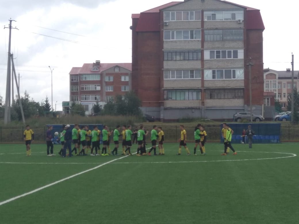 С каким счетом завершился футбольный матч среди команд Нурлата и Аксубаева?