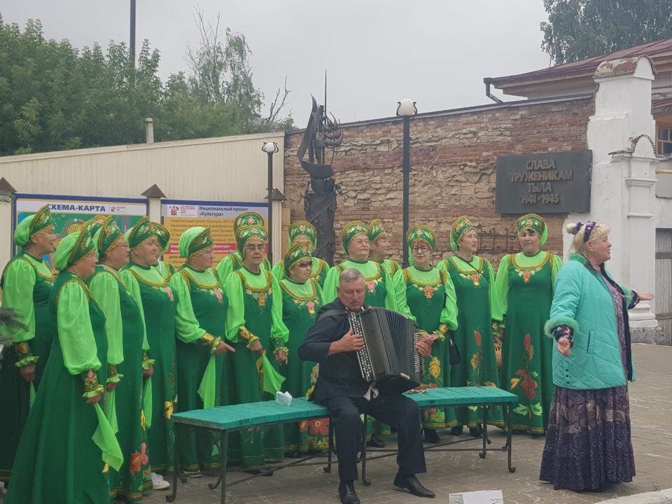 Нурлатский народный хор "Ветеран" принял творческое участие во XII Всероссийской Спасской Ярмарке