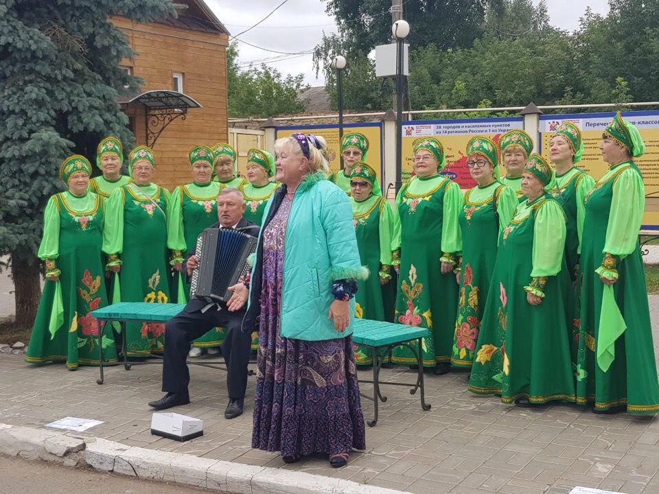 Нурлатский народный хор "Ветеран" принял творческое участие во XII Всероссийской Спасской Ярмарке