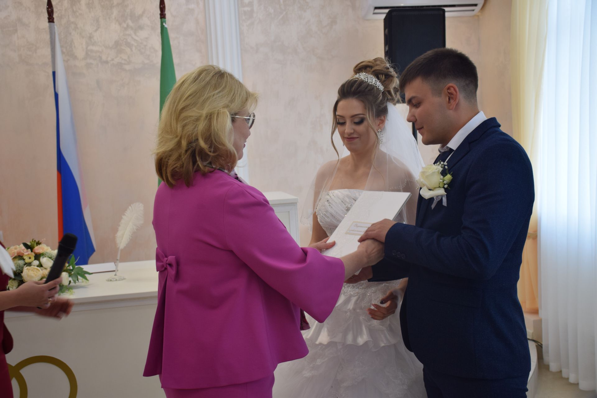 В Нурлате в новом Дворце бракосочетаний зарегистрировали первый брак