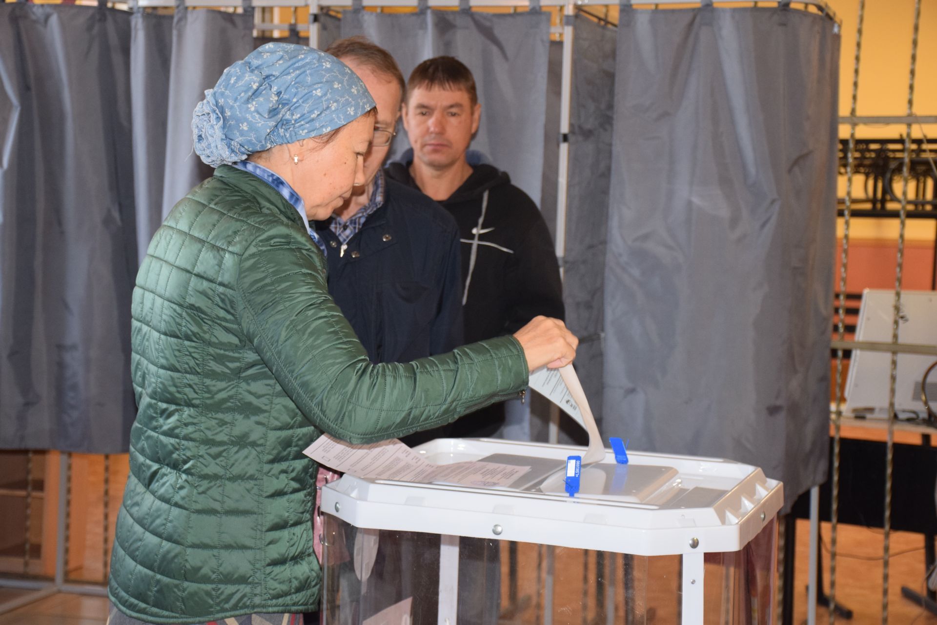 Глава Нурлатского района и города Нурлат Алмаз Ахметшин: «Нурлатцы всегда проявляли активность в выборах, думаю, что сегодня будет также»