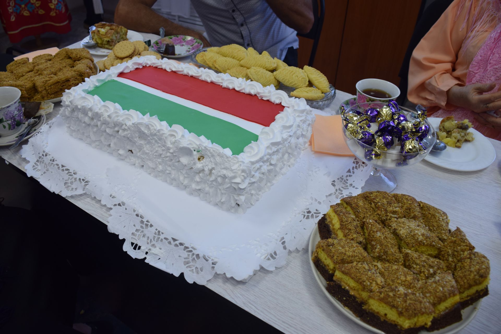Выборы-2019: в Нурлате представители армянской диаспоры испекли торт-триколор
