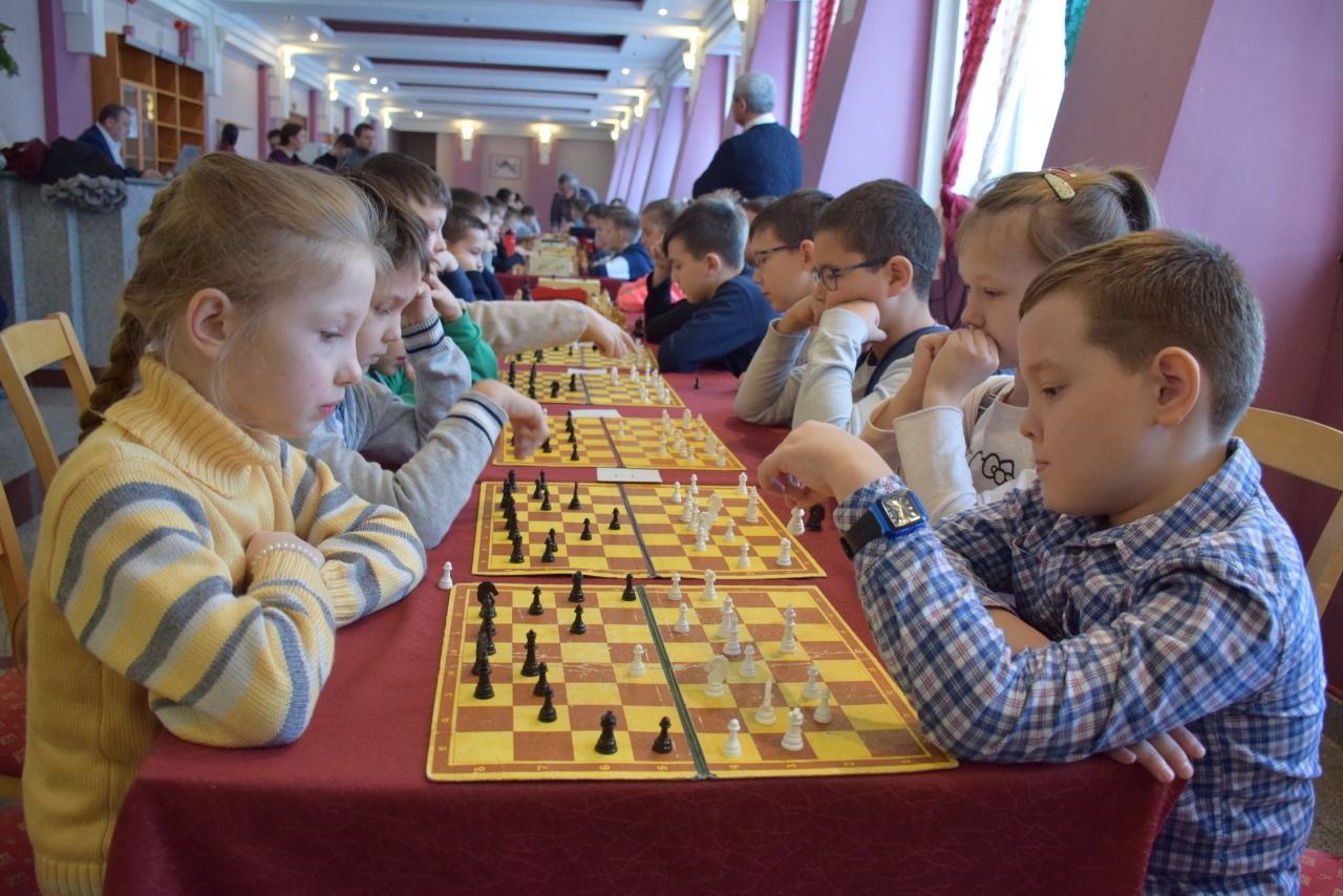 Нурлат: в последний день зимних каникул детский шахматный турнир собрал около 60 участников