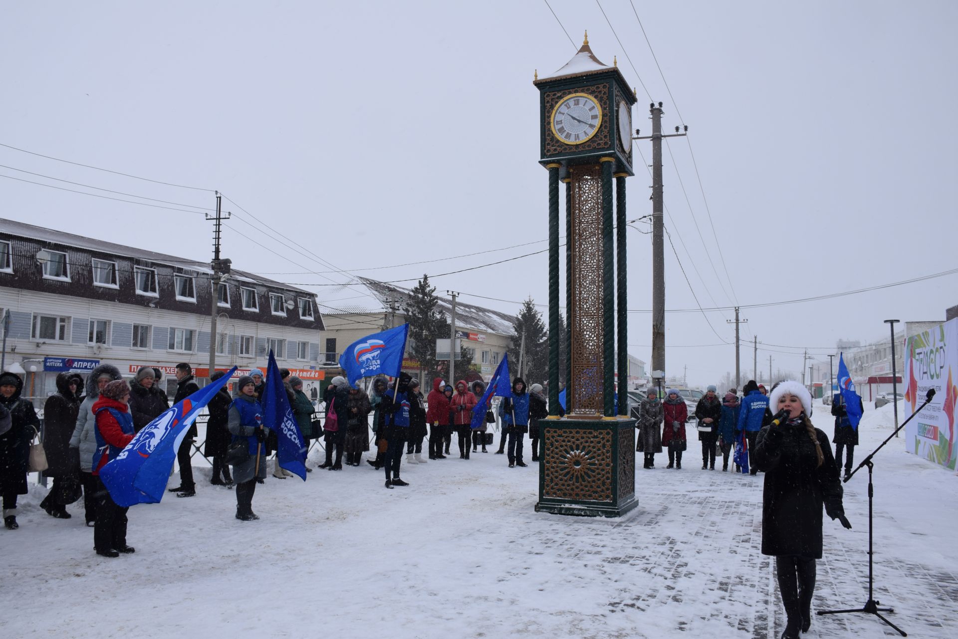 В Нурлате установили городские часы высотой более 6 метров