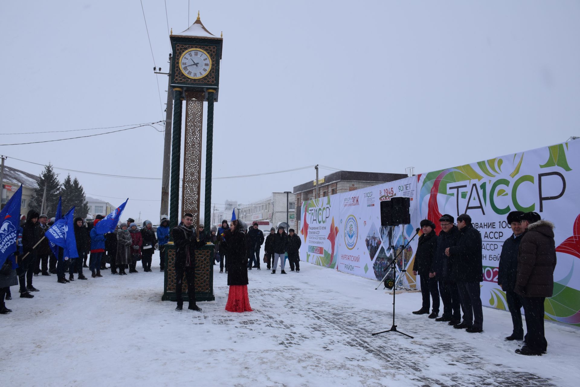 В Нурлате установили городские часы высотой более 6 метров