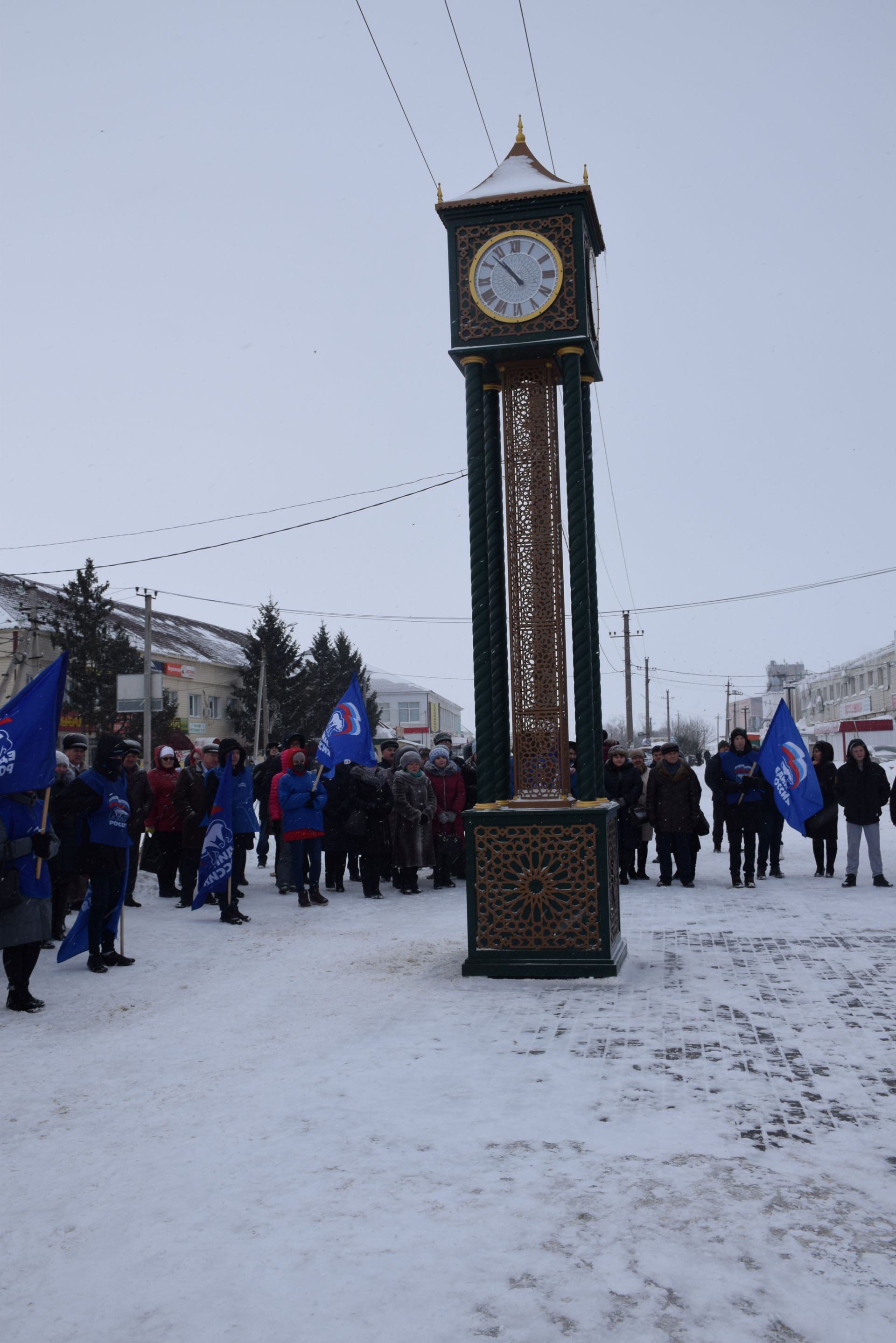 В Нурлате установили городские часы высотой более 6 метров