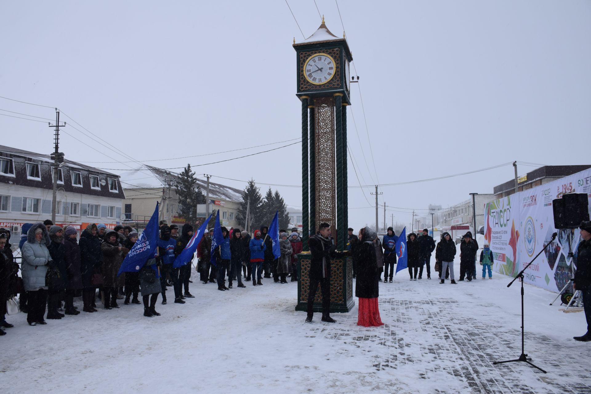 В Нурлате установили городские часы высотой более 6 метров