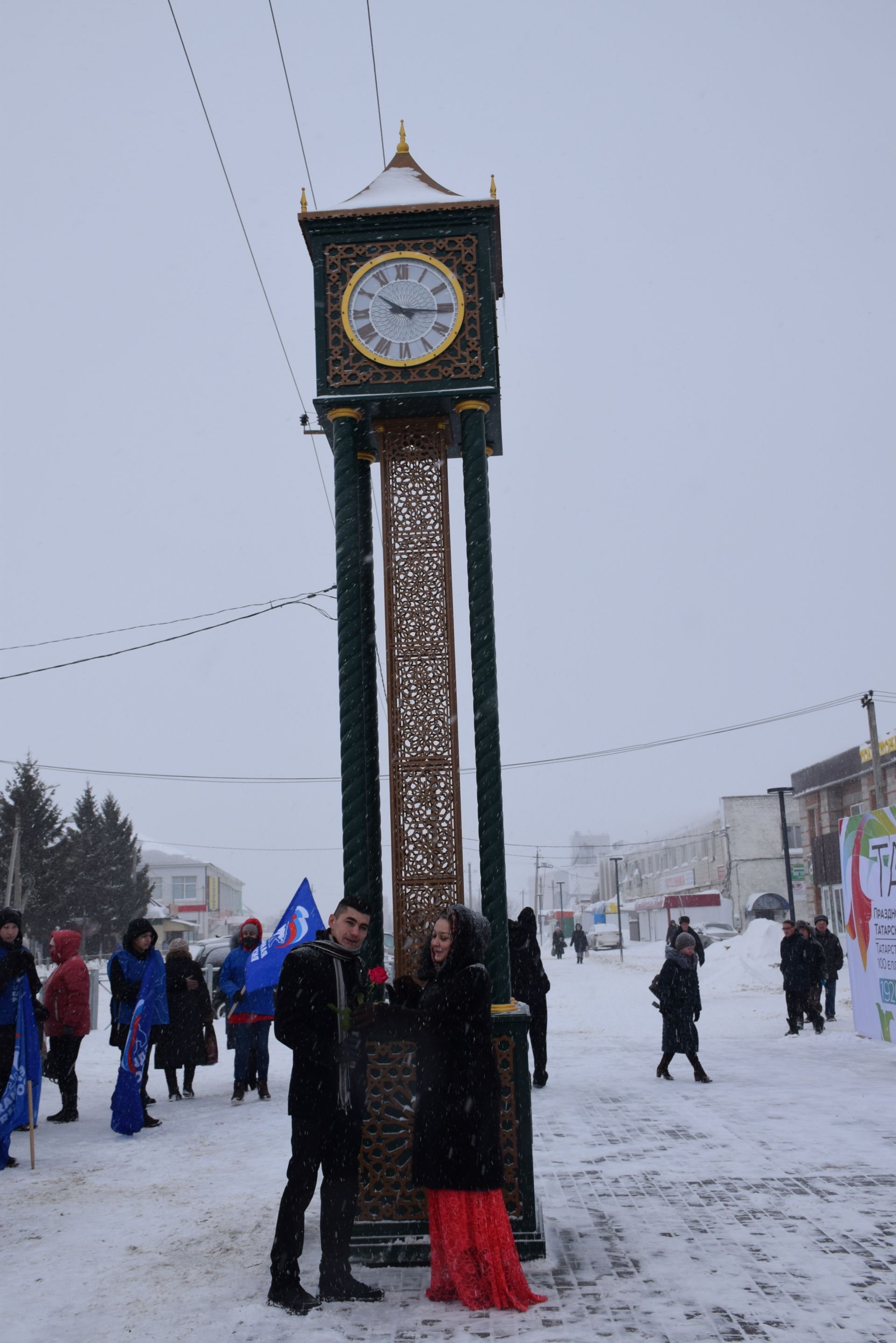 В Нурлате установили городские часы высотой более 6 метров