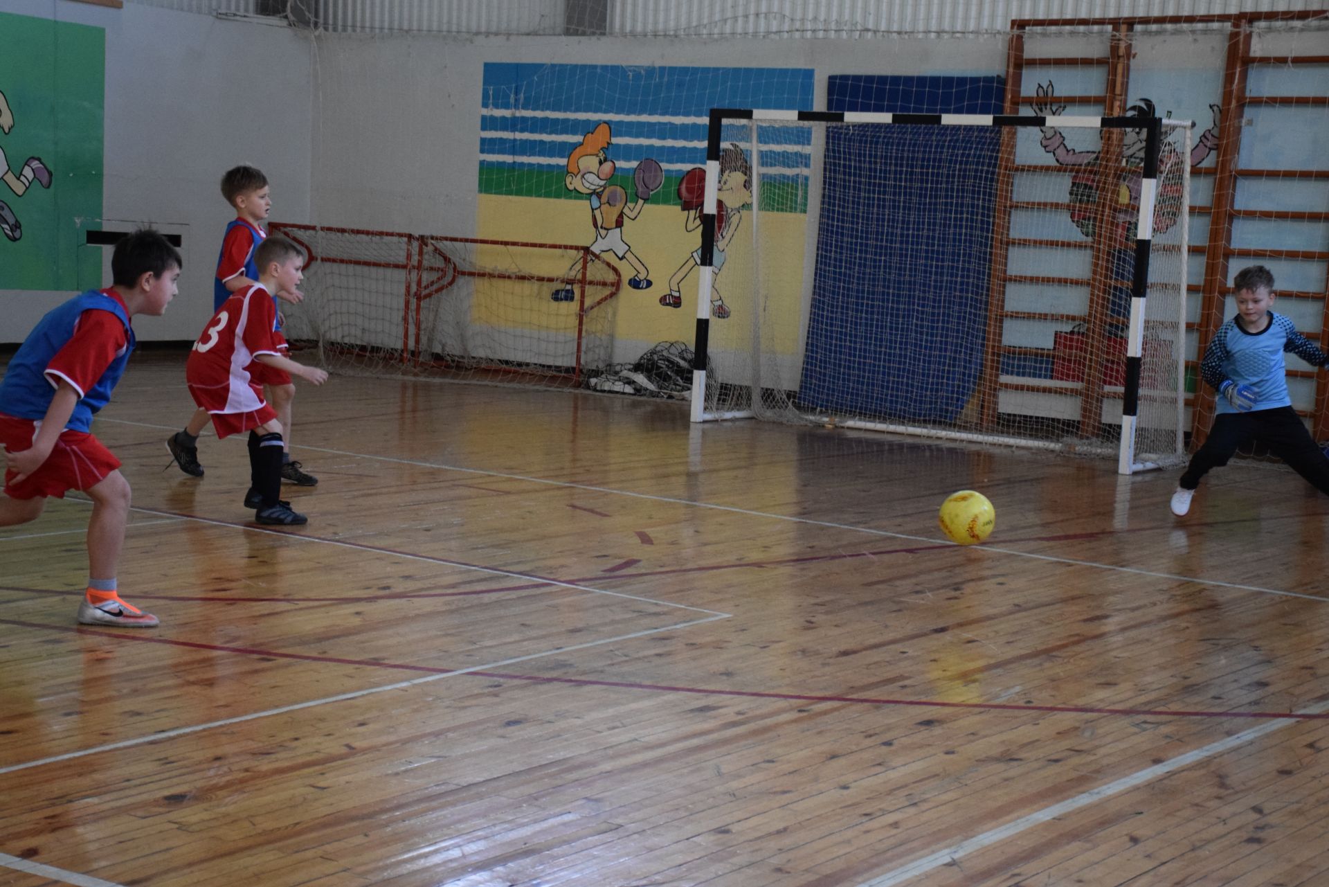 В спортивной школе имени Г.С.Хусаинова проходит открытый турнир по мини-футболу