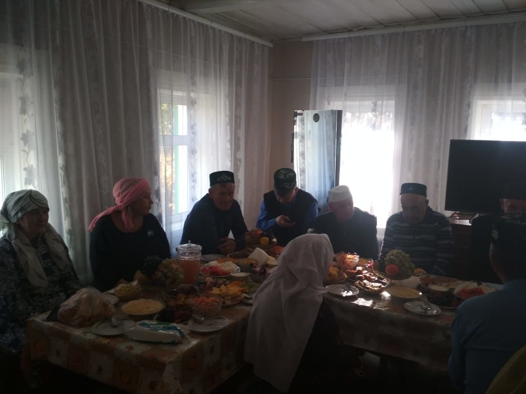 В деревне Светлое Озеро с 90-летним юбилеем поздравили Васиму Сатдарову