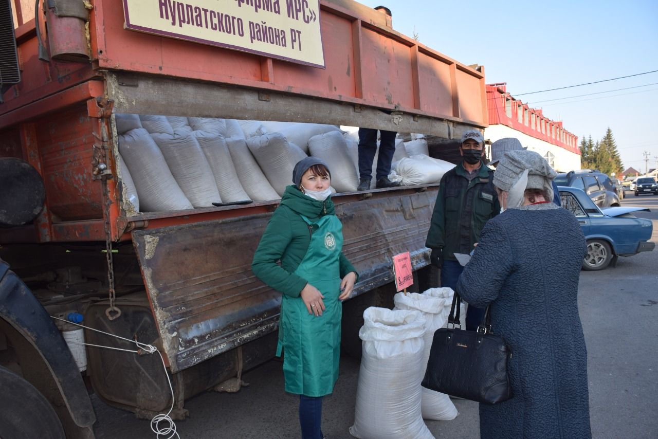 В Нурлате проходит ярмарка, посвященная Дню пожилых людей