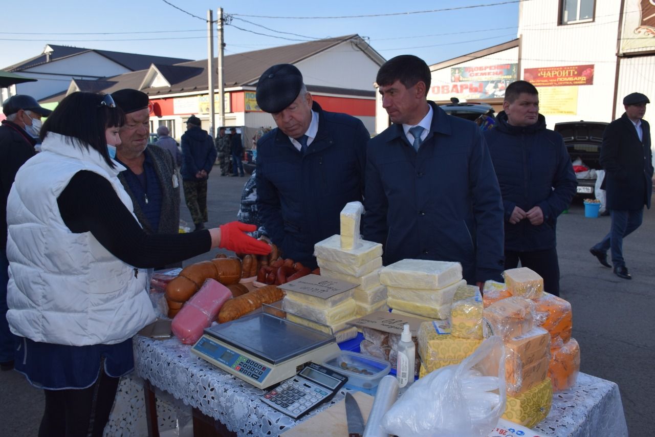 В Нурлате проходит ярмарка, посвященная Дню пожилых людей