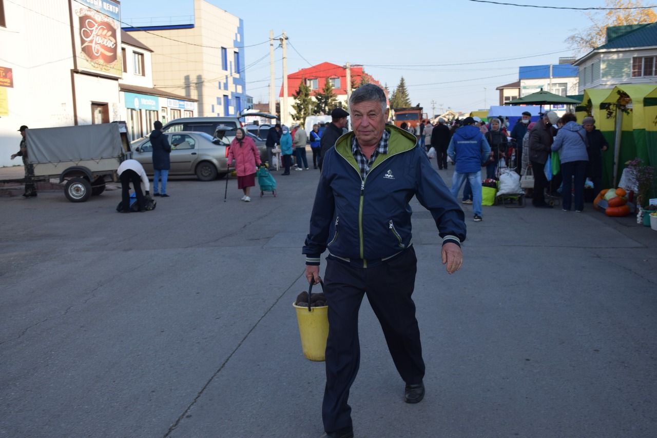 В Нурлате проходит ярмарка, посвященная Дню пожилых людей