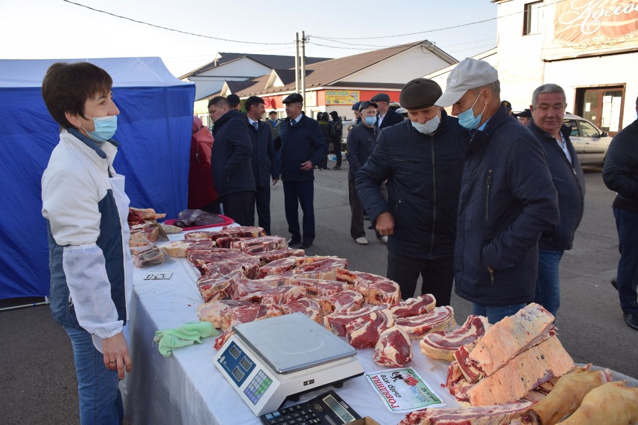 В Нурлате проходит ярмарка, посвященная Дню пожилых людей