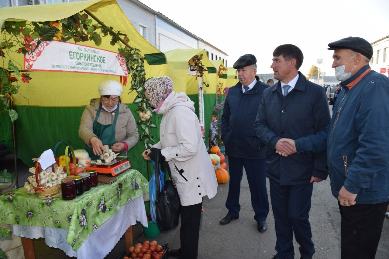 В Нурлате проходит ярмарка, посвященная Дню пожилых людей