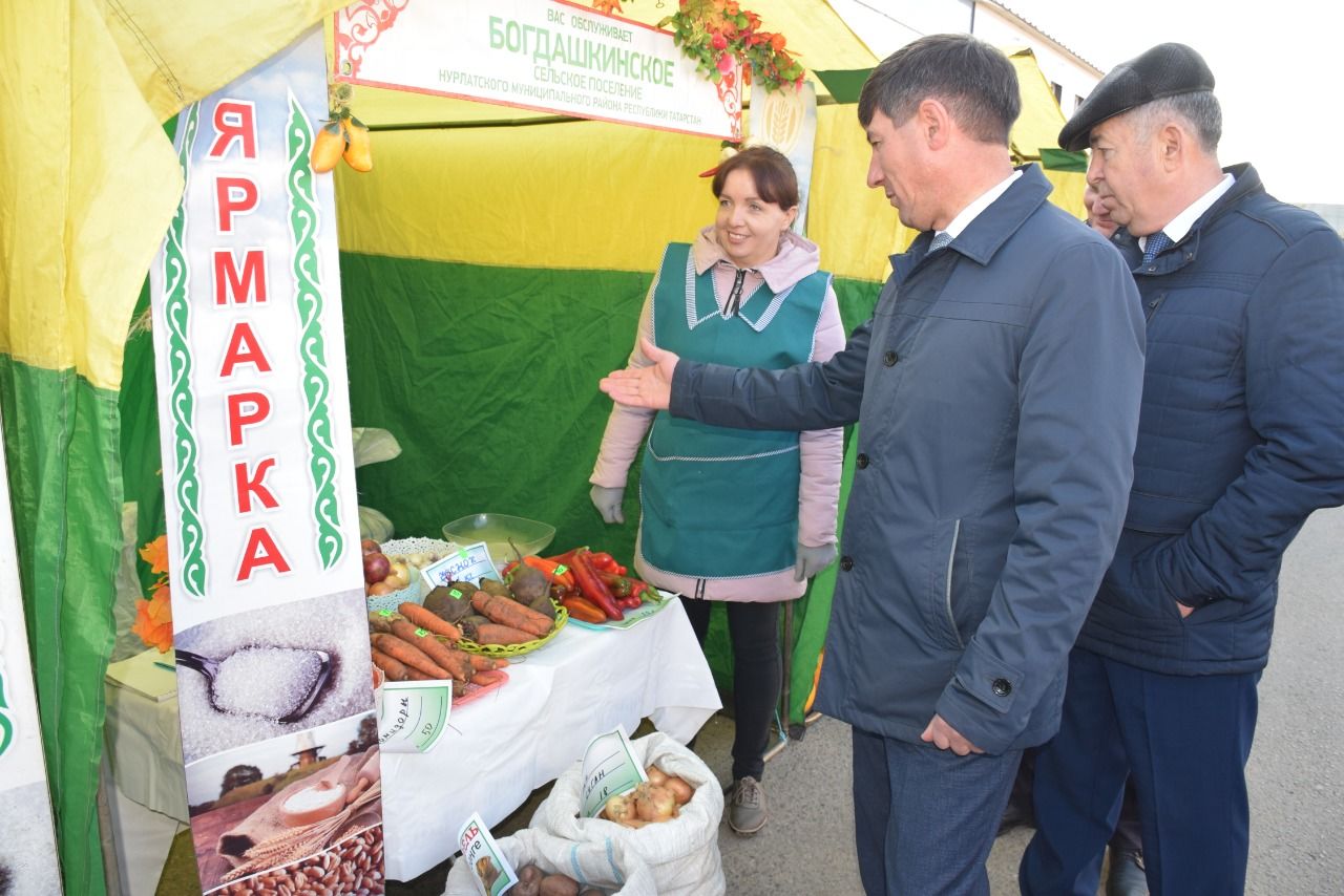 В Нурлате проходит ярмарка, посвященная Дню пожилых людей