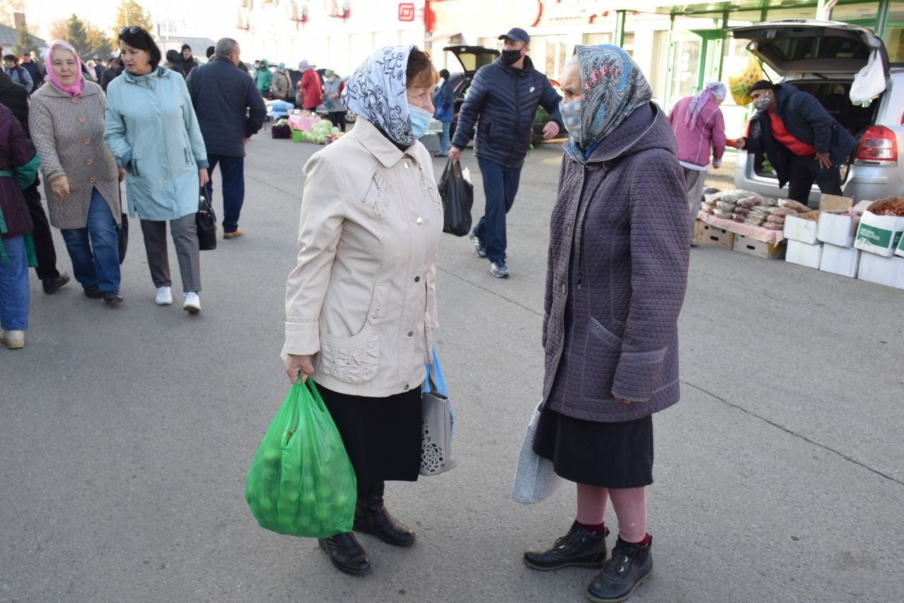 В Нурлате проходит ярмарка, посвященная Дню пожилых людей