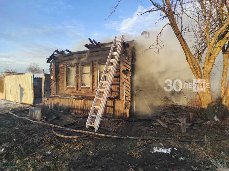 Из горящего дома в РТ подросток спас троих братьев