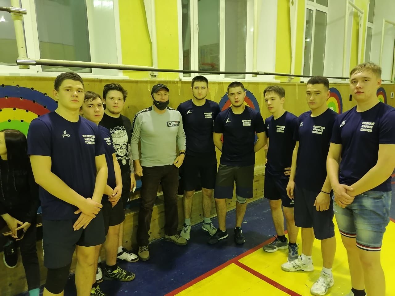 В Нурлате продолжается чемпионат города и района по волейболу среди мужских команд