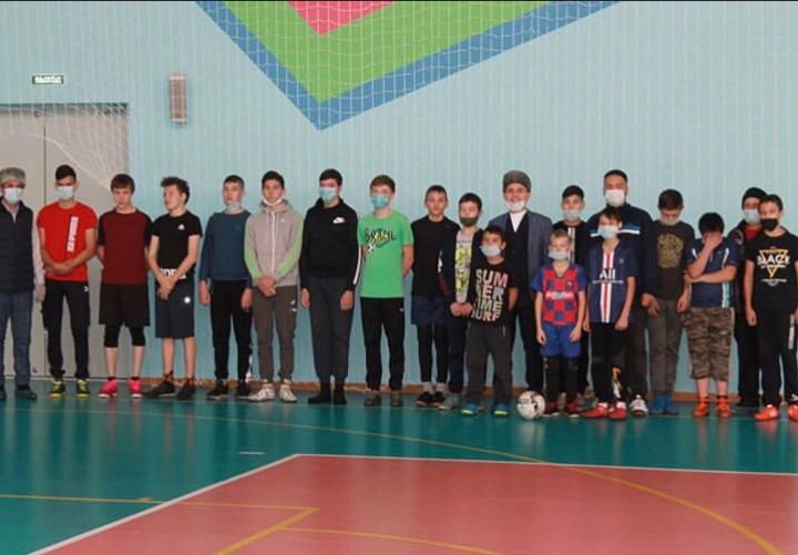 Юноши, обучающиеся на курсах основ ислама, приняли участие в соревнованиях по мини-футболу