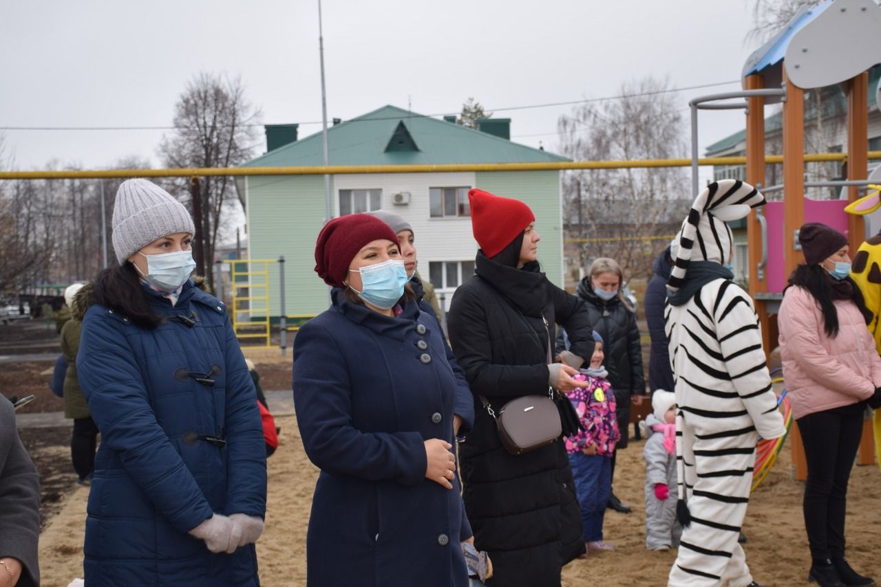 В День Конституции Татарстана в Нурлате после ремонта открыли еще один двор