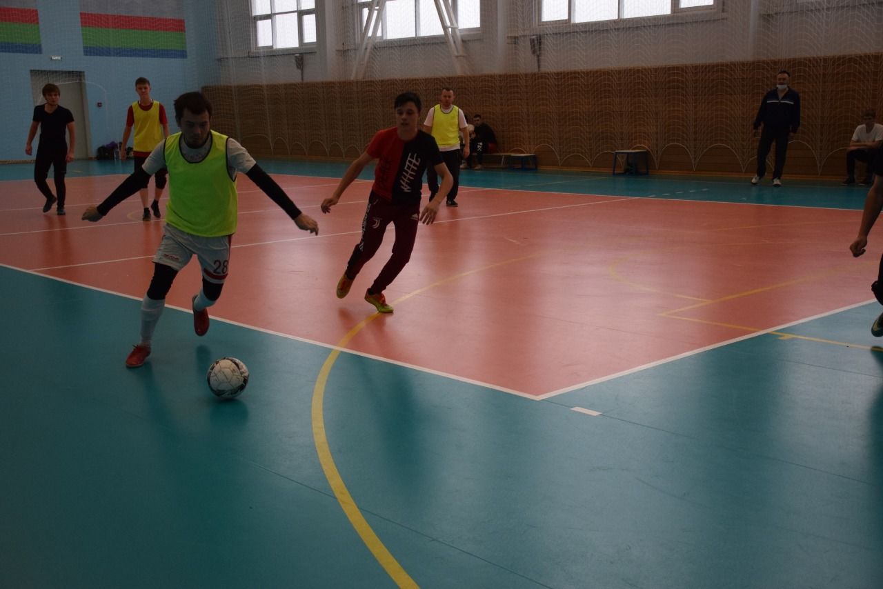 Среди мусульманских команд из четырех районов проходят игры по мини-футболу