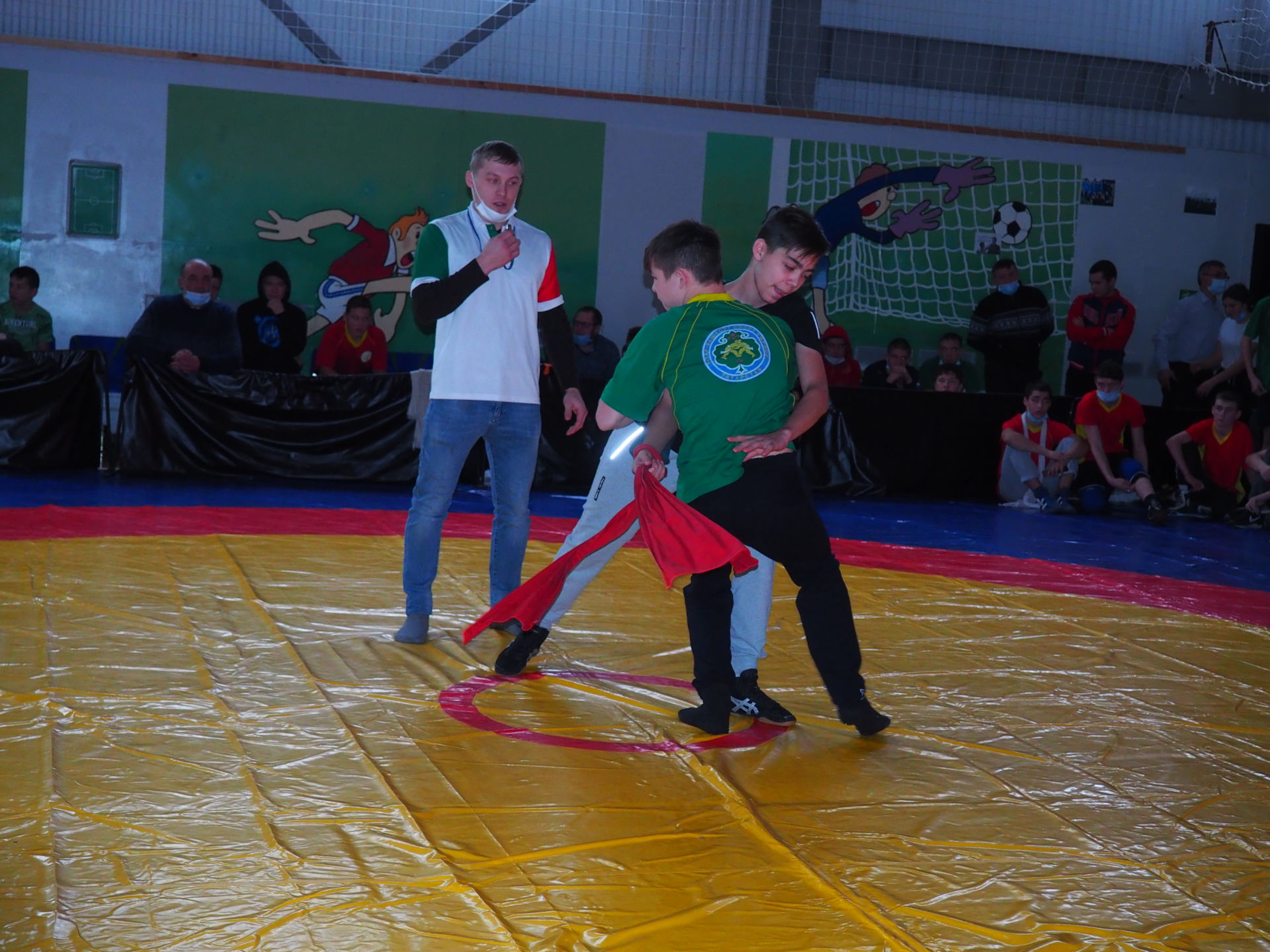 В Нурлате проходит открытый турнир по национальной борьбе, посвященный Дню Героев Отечества