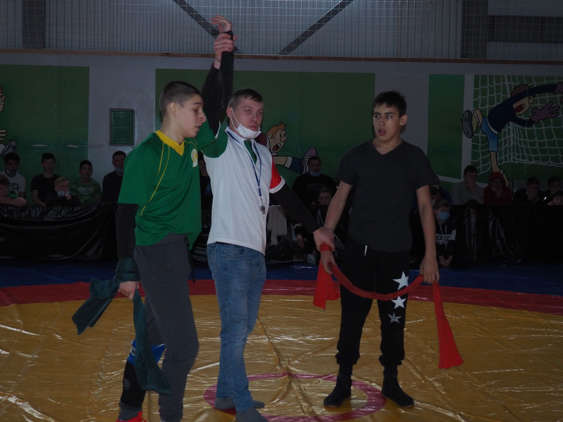В Нурлате проходит открытый турнир по национальной борьбе, посвященный Дню Героев Отечества