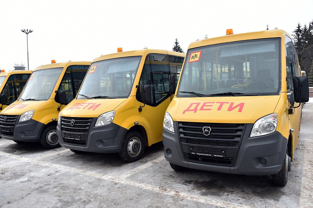 Главе Нурлатского района вручили ключи от нового школьного автобуса