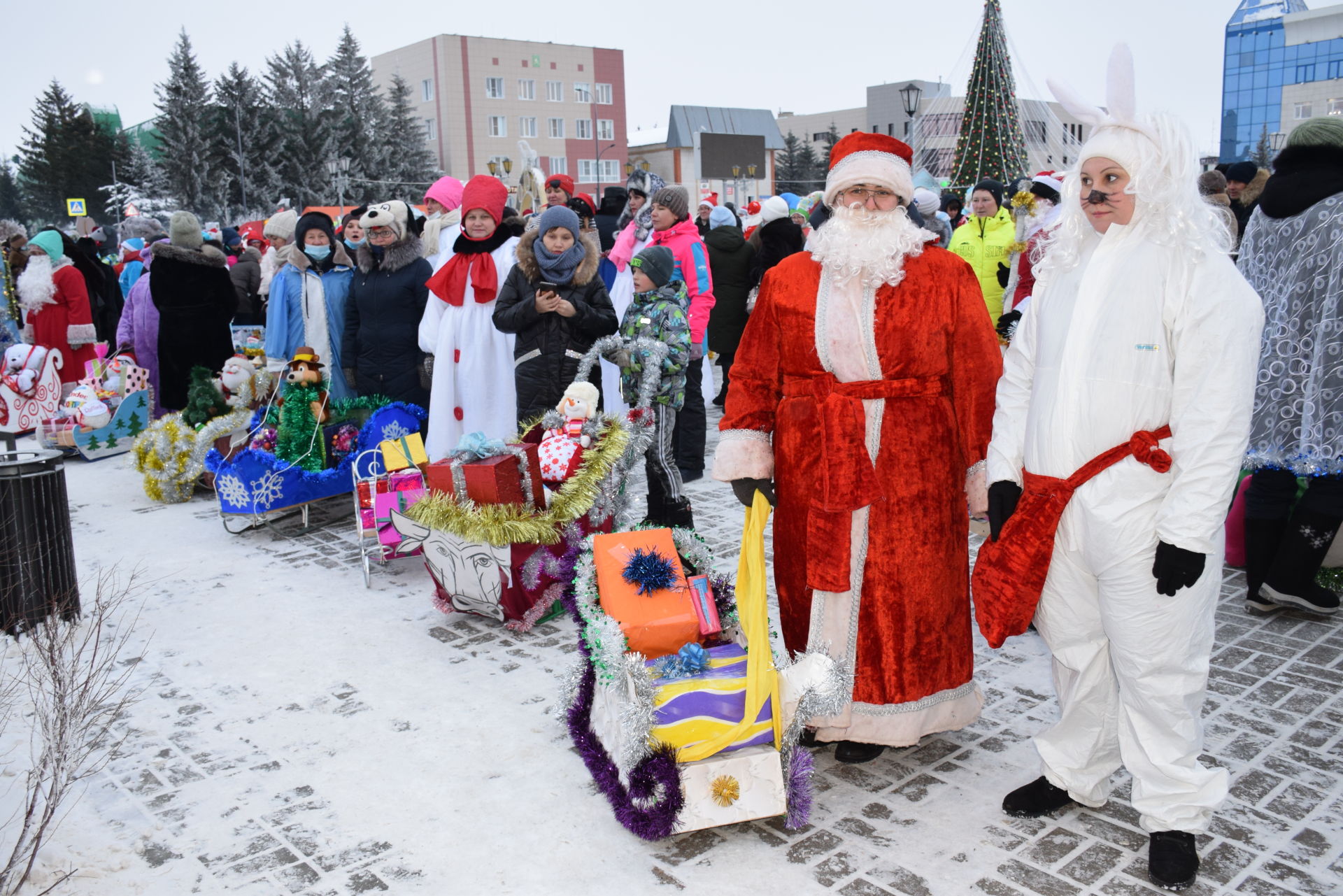 В Нурлате впервые прошел парад санок «Новогодние чудо-сани»