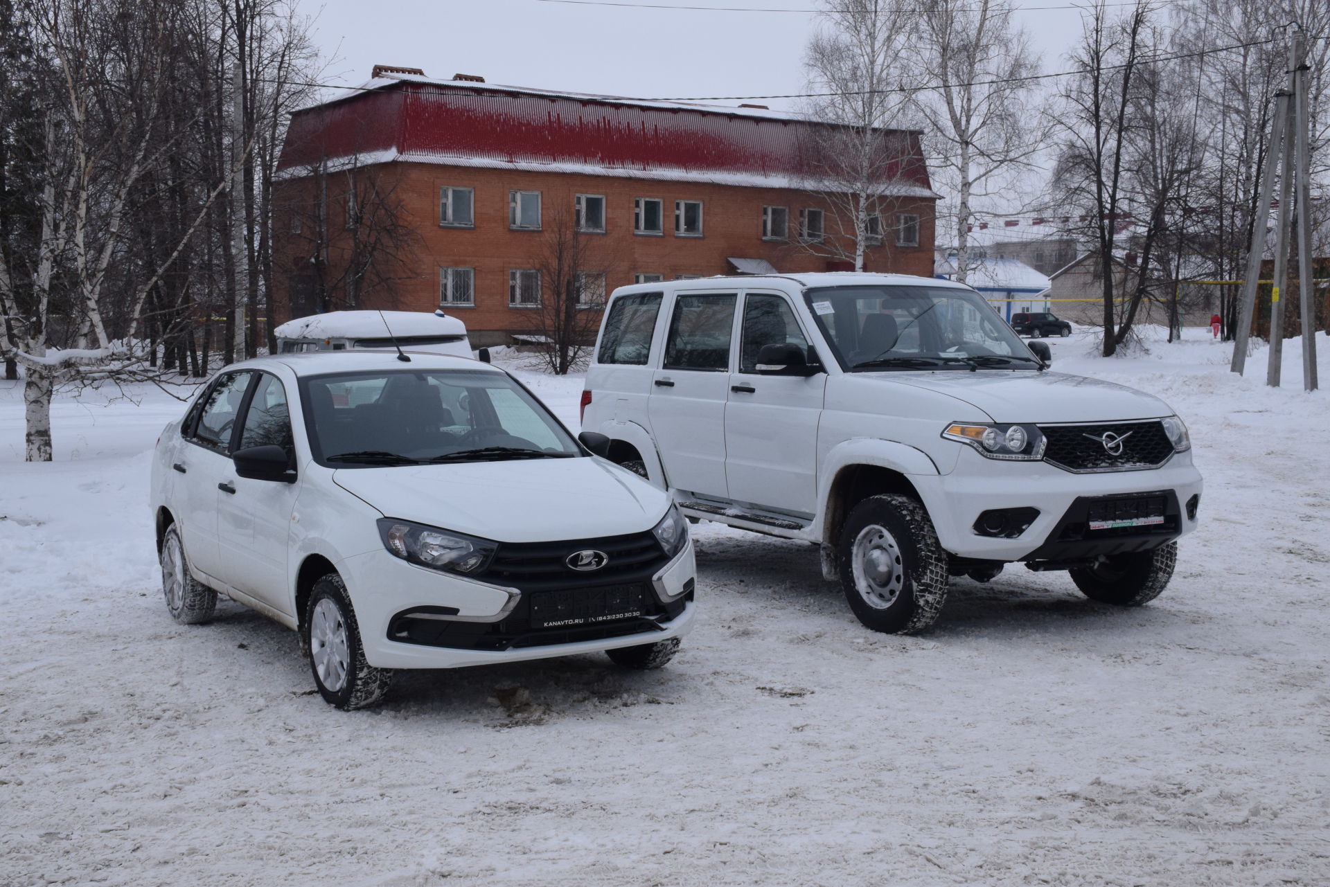 Президент Татарстана вручил ключи от двух автомобилей для Нурлатской ЦРБ