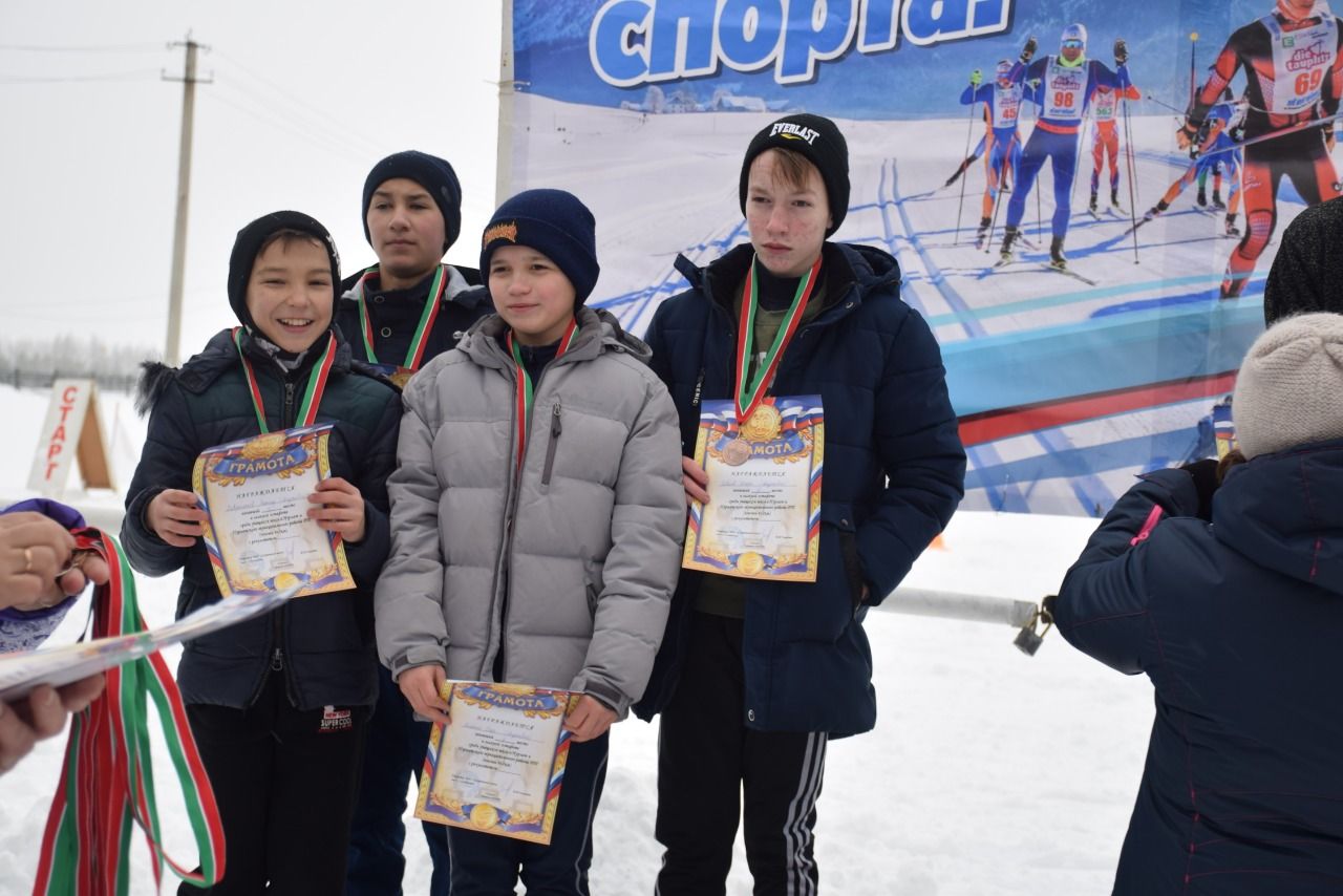 В Нурлате прошла лыжная эстафета среди школьных команд