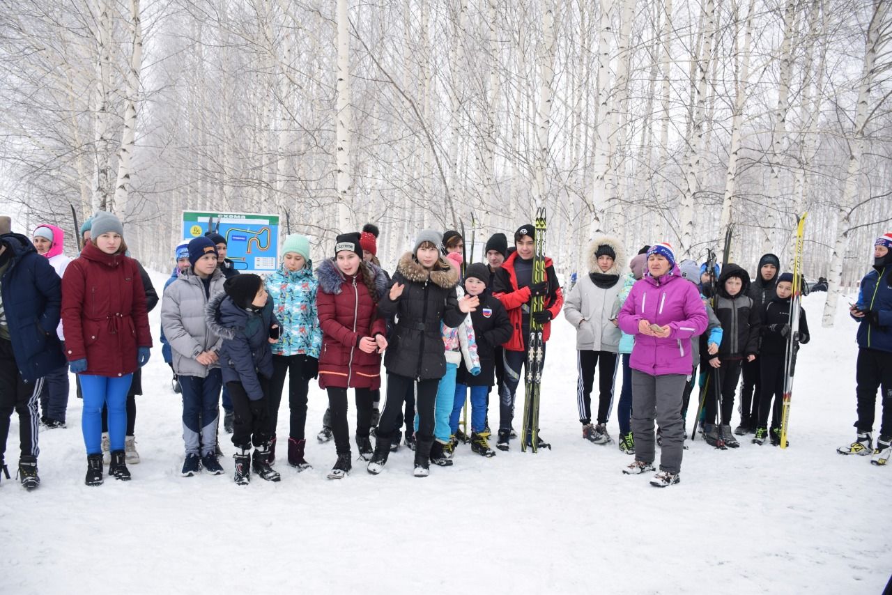 В Нурлате прошла лыжная эстафета среди школьных команд