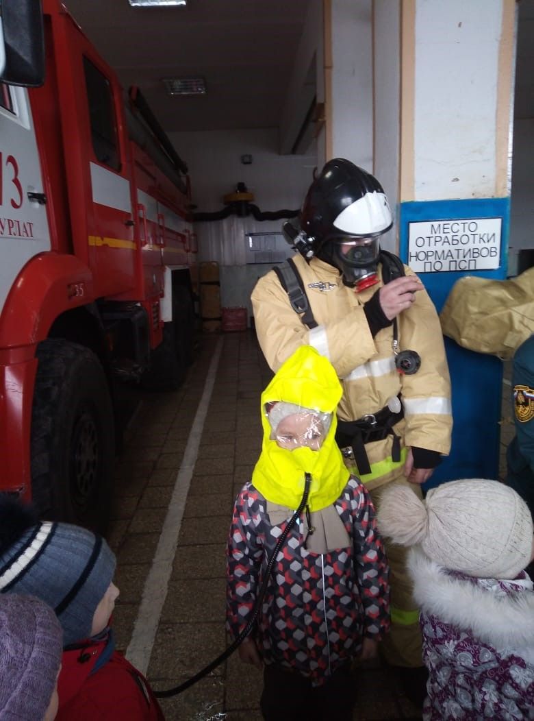 Старшие группы  детского сада "Светлячок" посетили с экскурсией  73 ПСЧ