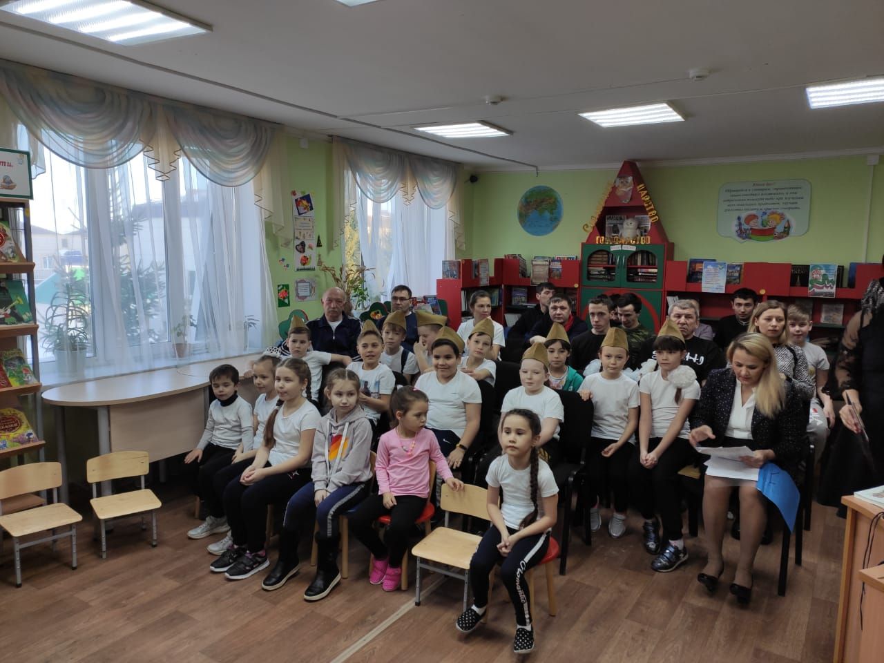 Читатели Нурлатской детской библиотеки вместе с родителями соревновались в семейной эстафете