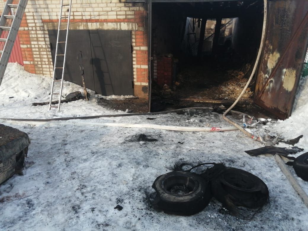 Нурлат: машина сгорела, автовладелец получил ожоги