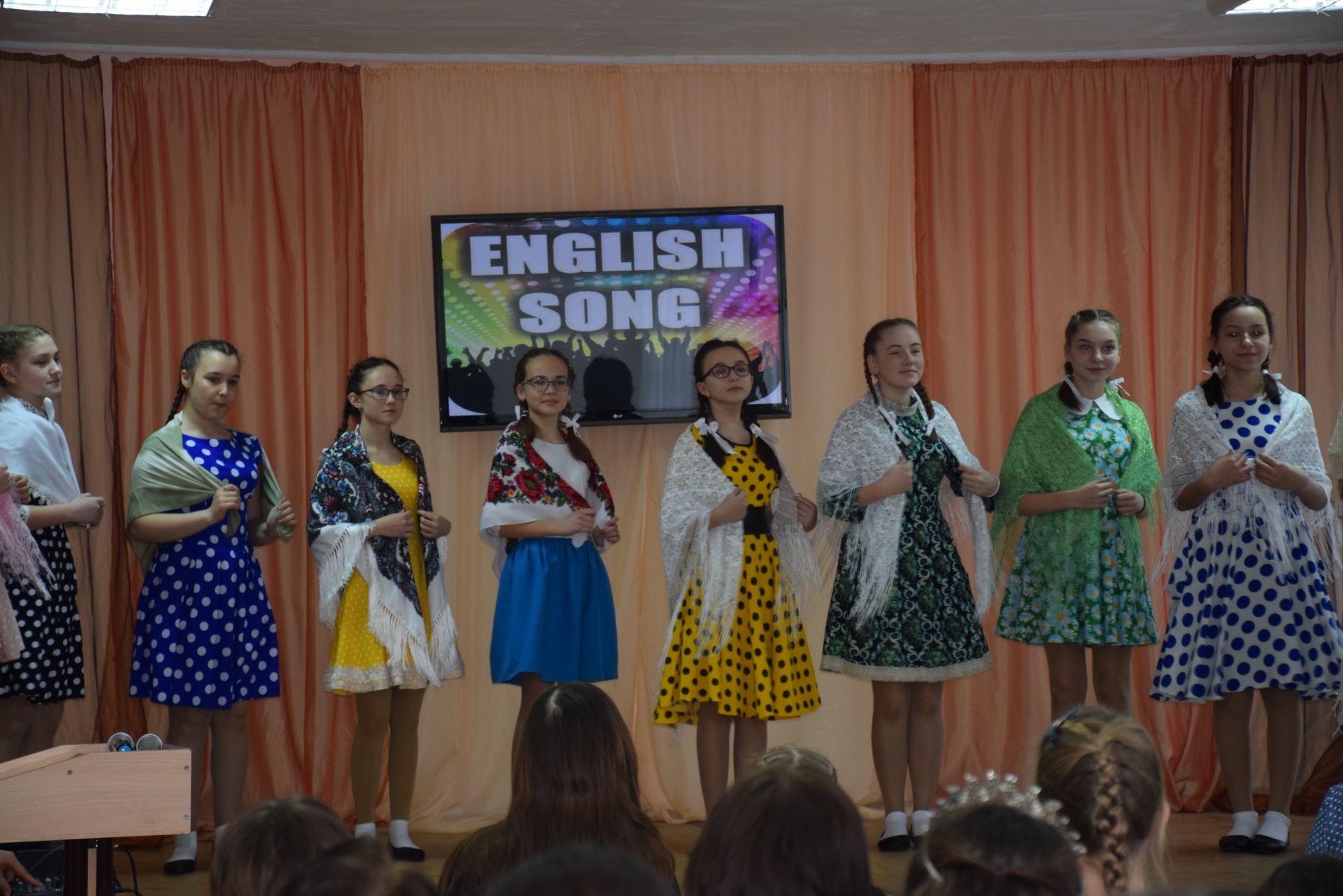 Юные нурлатцы раскрыли свои таланты на Фестивале иностранной песни