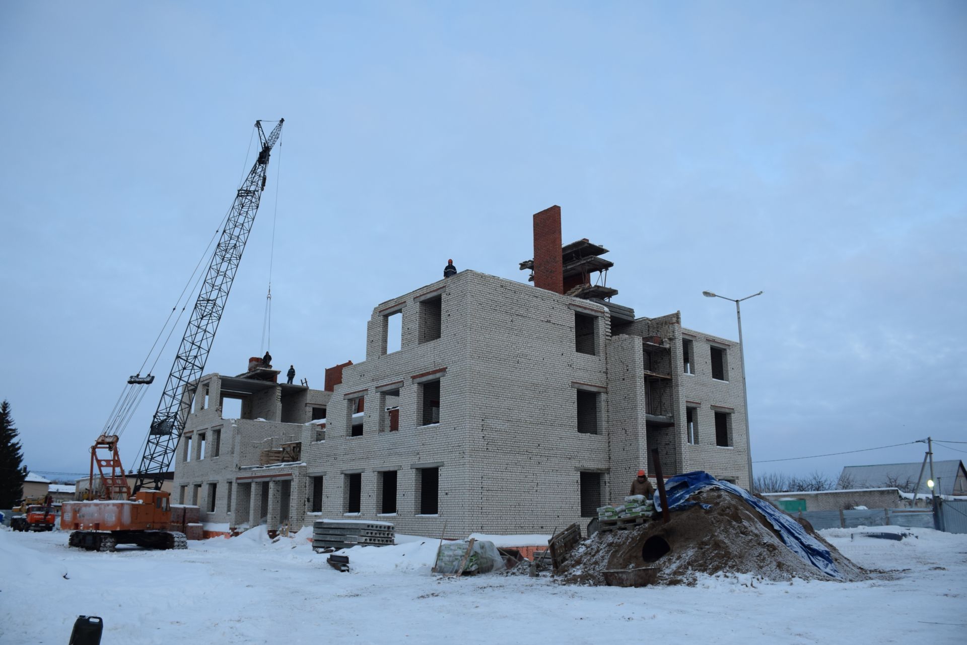 Алмаз Ахметшин рабочий день начал на важном строительном объекте