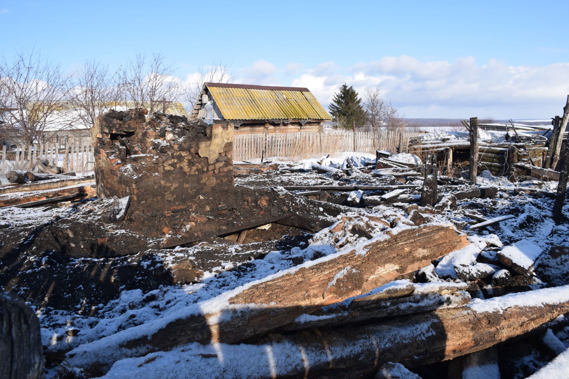 В Вишневой Поляне в пожаре заживо сгорели два человека