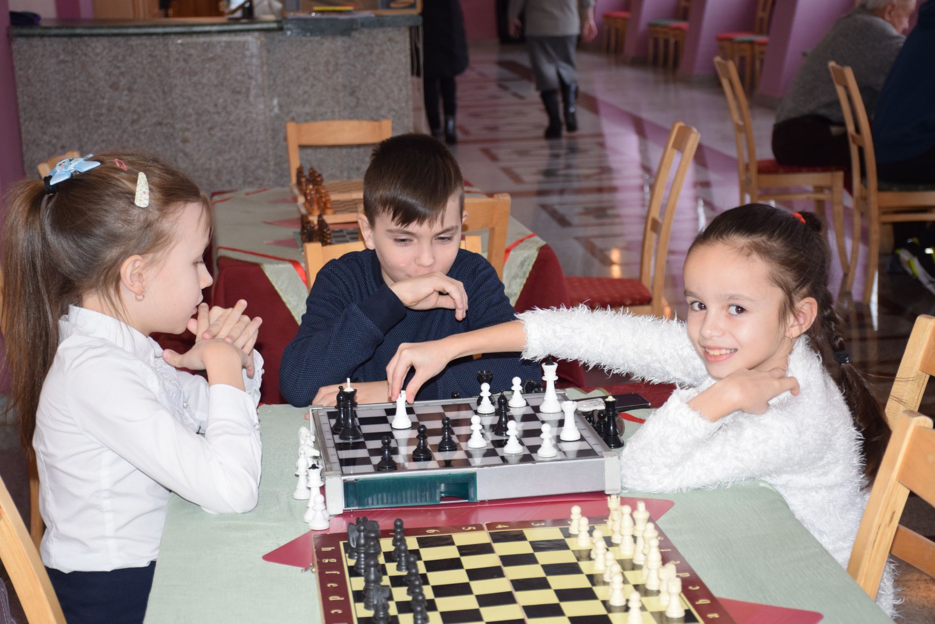 Нурлатцы получили ценные навыки игры в шахматы от мастера спорта международного класса