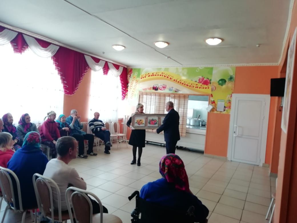 Праздничная встреча в Нурлатском Доме-интернате для престарелых