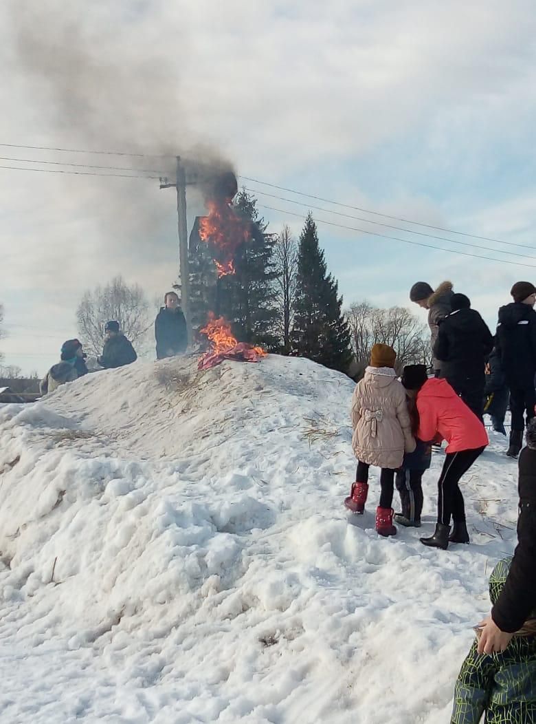 В Мамыкове на Масленицу “русская печь”  катала детей