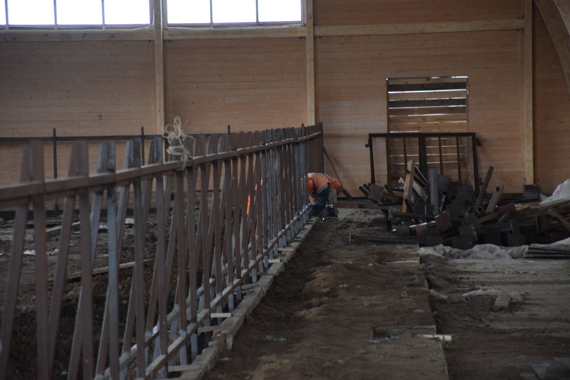 Алмаз Ахметшин ознакомился со строительными работами на Нурлатском конном заводе