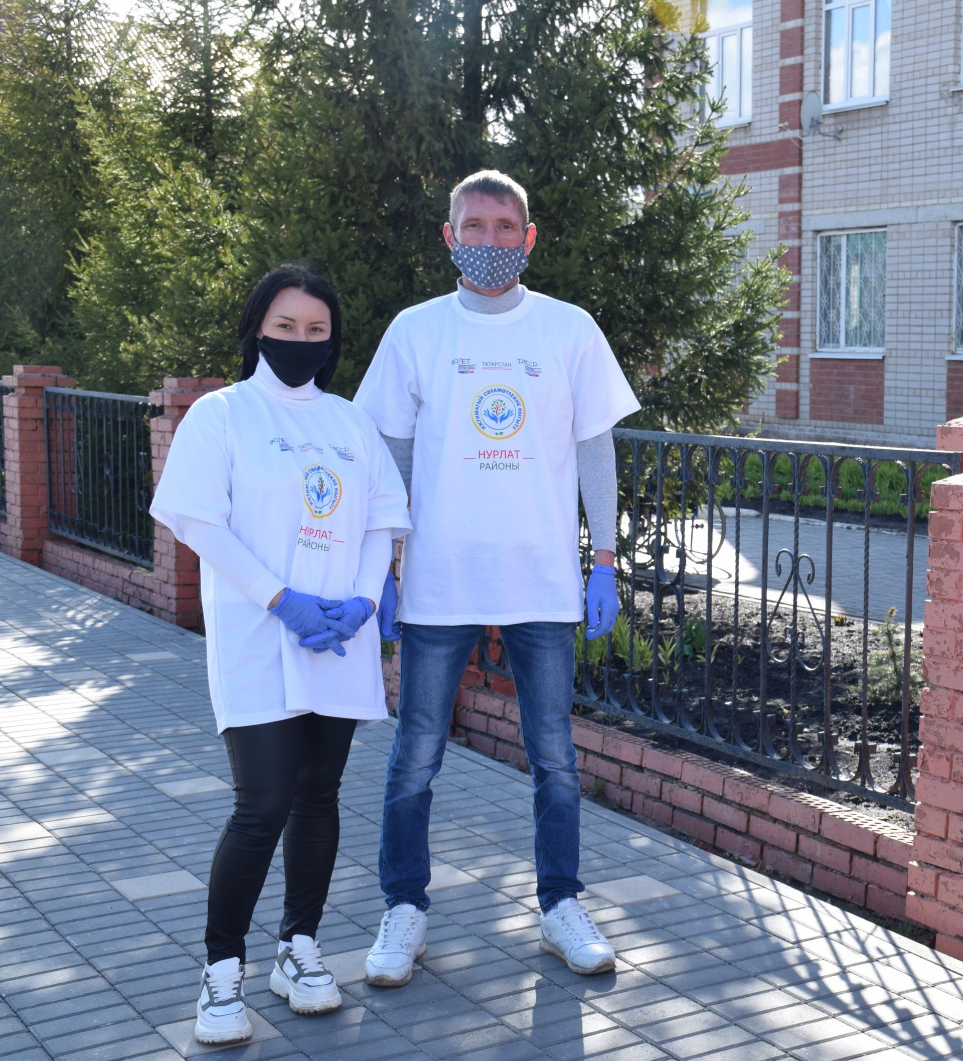 Жители Нурлатского дома-интерната для престарелых и инвалидов получили продуктовые наборы и маски