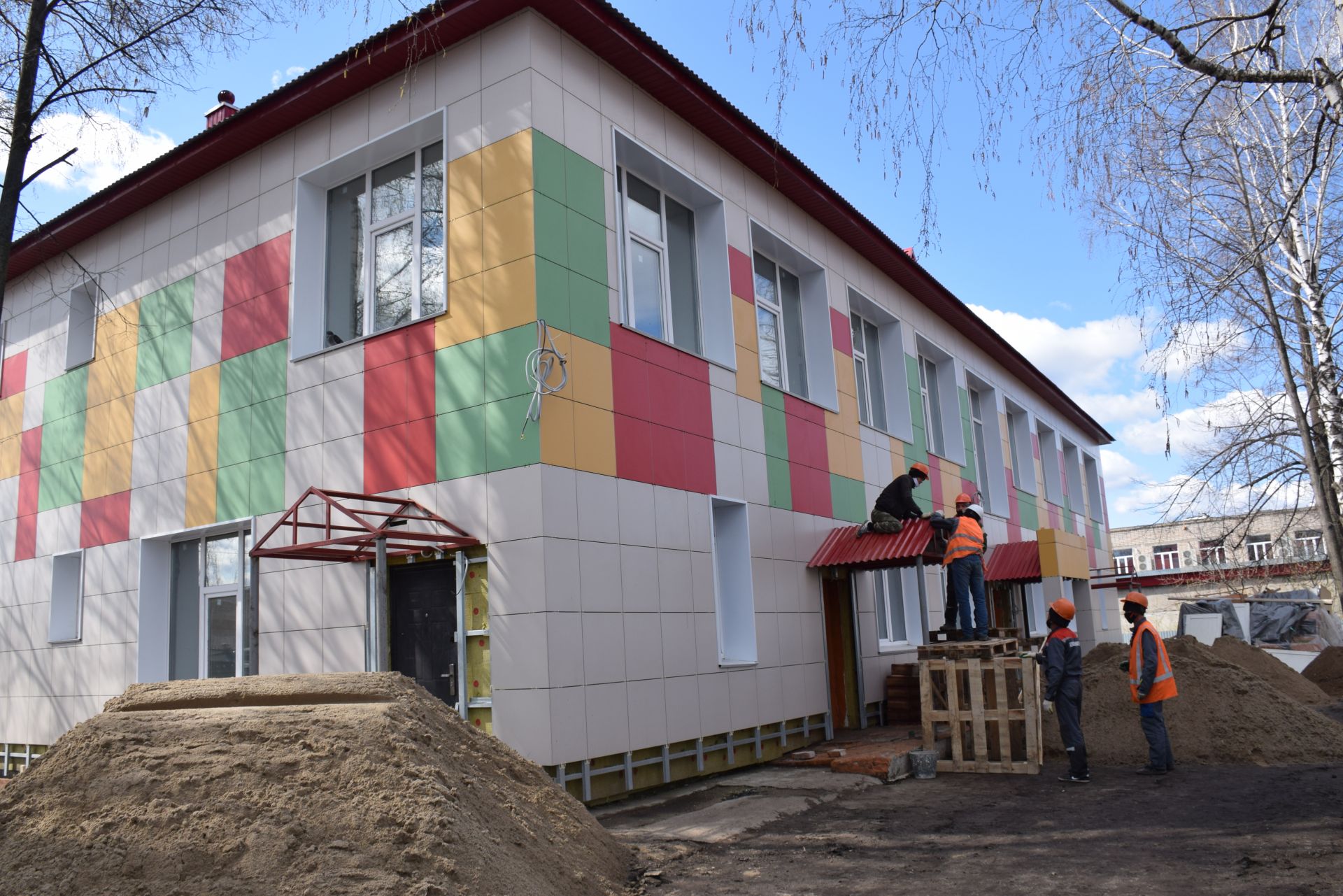 Глава Нурлатского района посетил дошкольное учреждение, где ведется капитальный ремонт