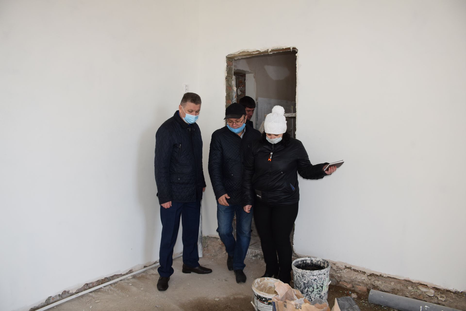 Глава Нурлатского района посетил дошкольное учреждение, где ведется капитальный ремонт