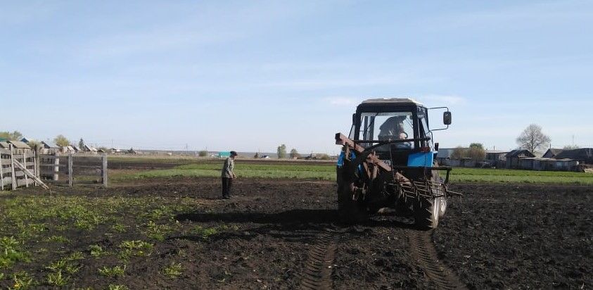 Нурлатские единороссы оказали помощь ветерану войны в рамках проекта «Палисадник Победы» 