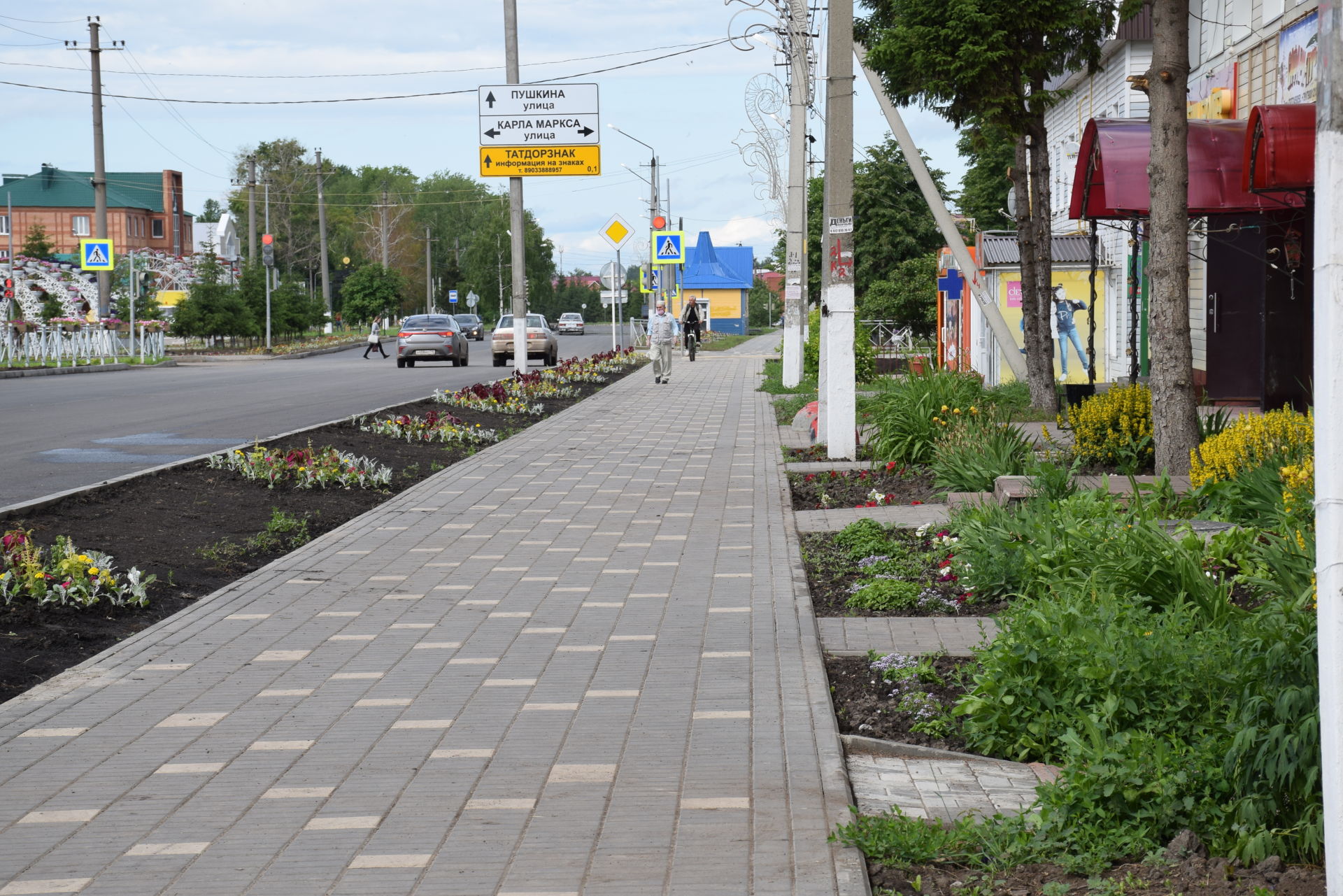 В городе Нурлат&nbsp;строят  и ремонтируют дороги с тротуарами