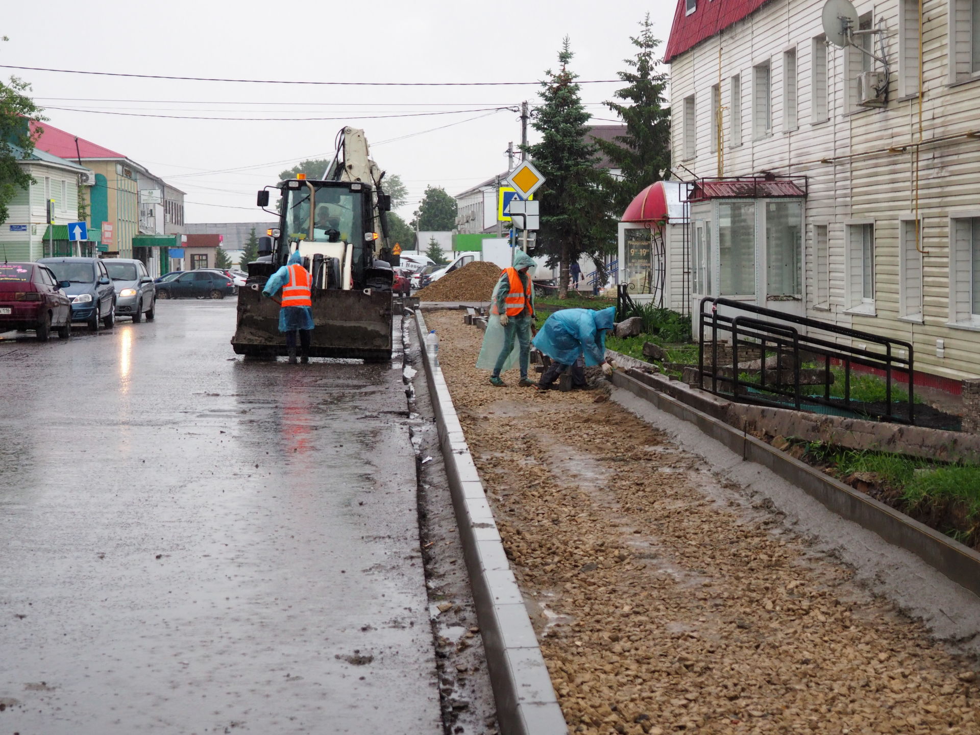 В городе Нурлат&nbsp;строят  и ремонтируют дороги с тротуарами