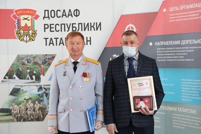 В ДОСААФ РТ  прошло награждение руководителей  автошкол татарстанского оборонного общества